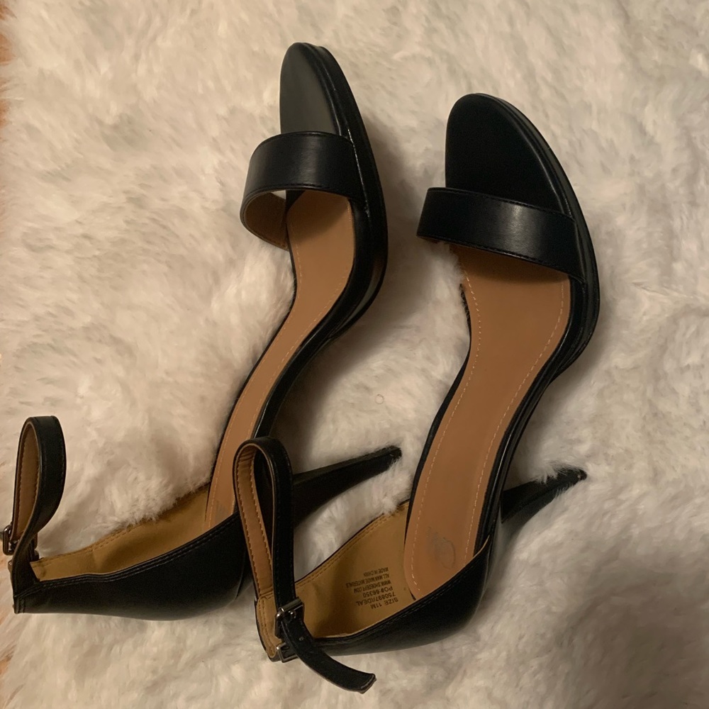 New C& M  Flex  Navy blue  heel sandals with ankle strap, size 11